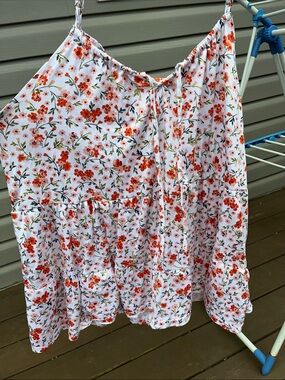 French twist keyhole / tie flowy tiered top. Orange floral Print on white. L-XL
